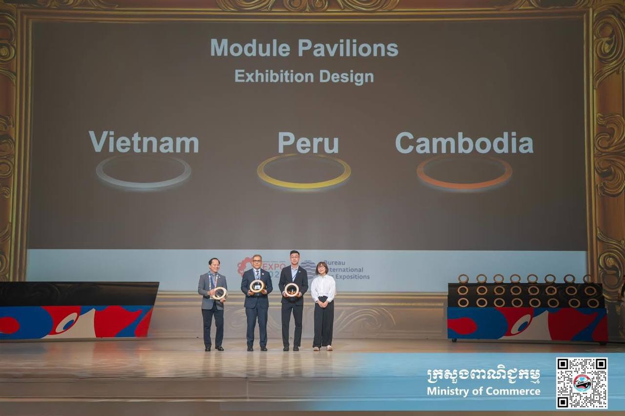 ពន្លាជាតិកម្ពុជាទទួលបាន “ពានរង្វាន់សំរឹទ្ធ” លំដាប់ពិភពលោកផ្នែករចនាការតាំងបង្ហាញ នាព្រឹត្តិការណ៍ពិព័រណ៍ពិភពលោក ២០២៥ អូសាកាកាន់សៃ ប្រទេសជប៉ុន។