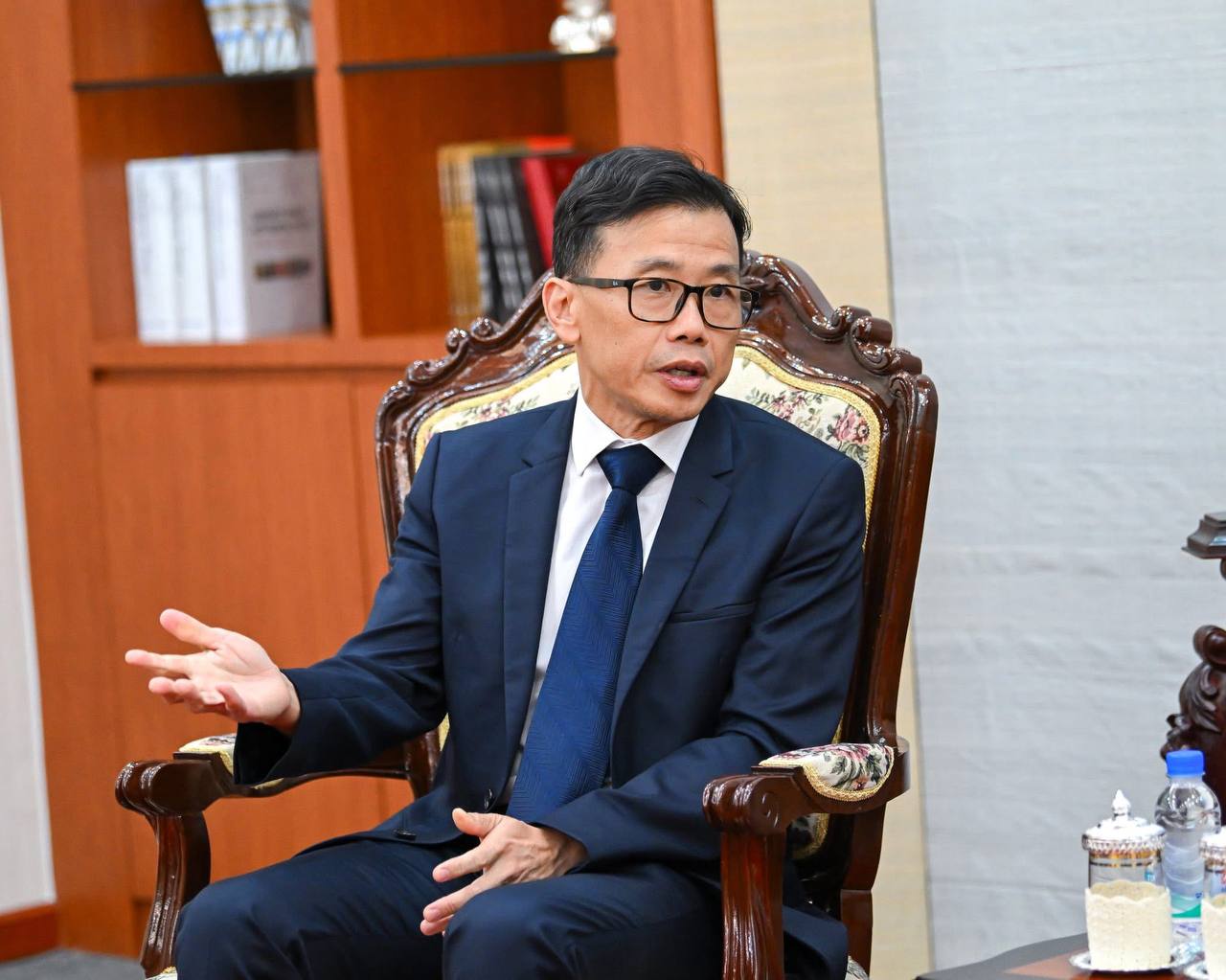 លោក Danny Quah Boon Leng បានជម្រាបជូនពីវឌ្ឍនភាពប្រតិបត្តិការរបស់ ធនាគារអ អេច ប៊ី (ខេមបូឌា)