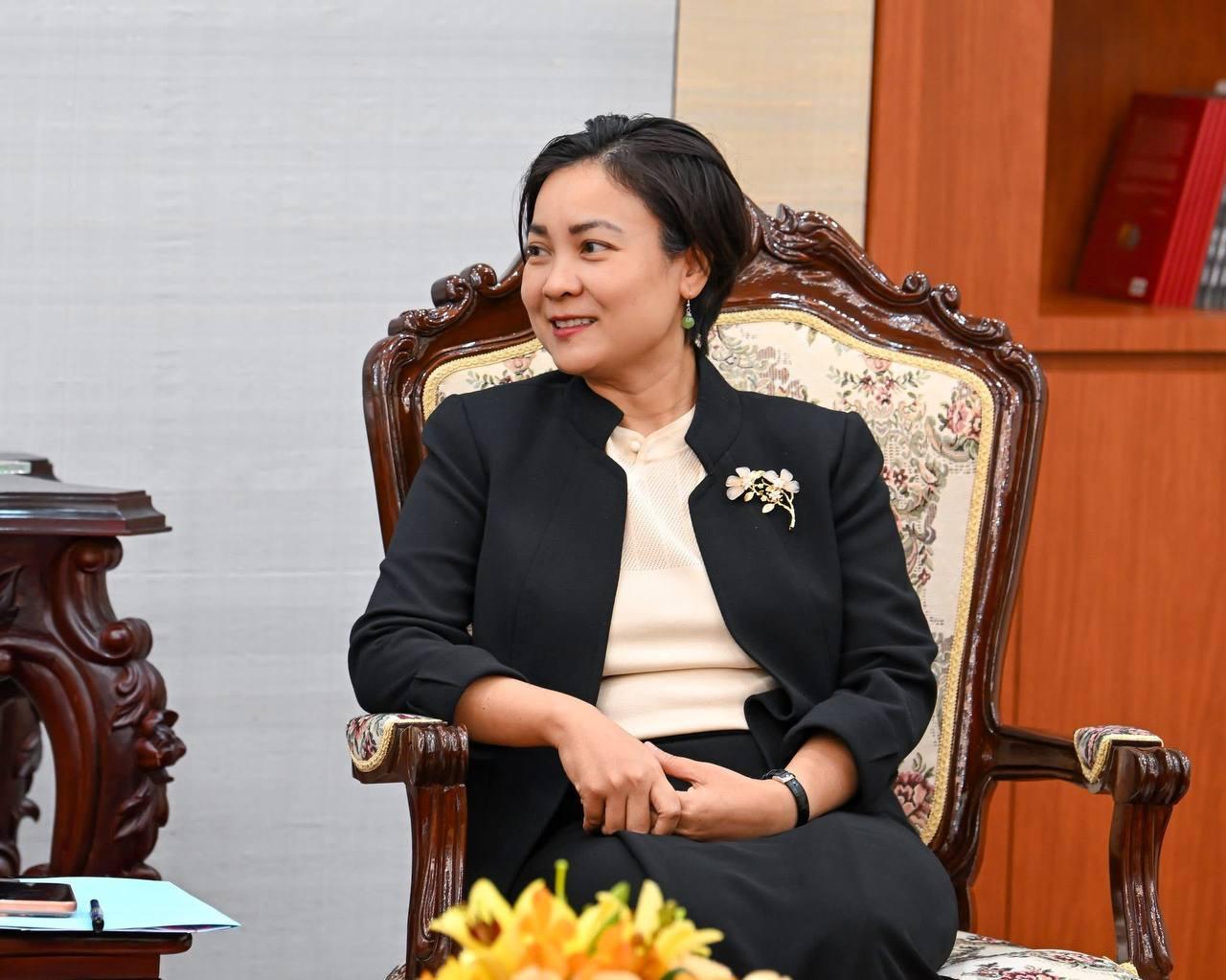 លោកជំទាវបណ្ឌិត ជា សិរី ទេសាភិបាល ធនាគារជាតិនៃកម្ពុជា
