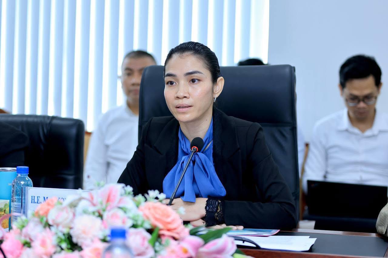 លោកជំទាវ កុយ សុដានី រដ្ឋលេខាធិការប្រចាំការ ក្រសួងសាធារណការ និងដឹកជញ្ជូន