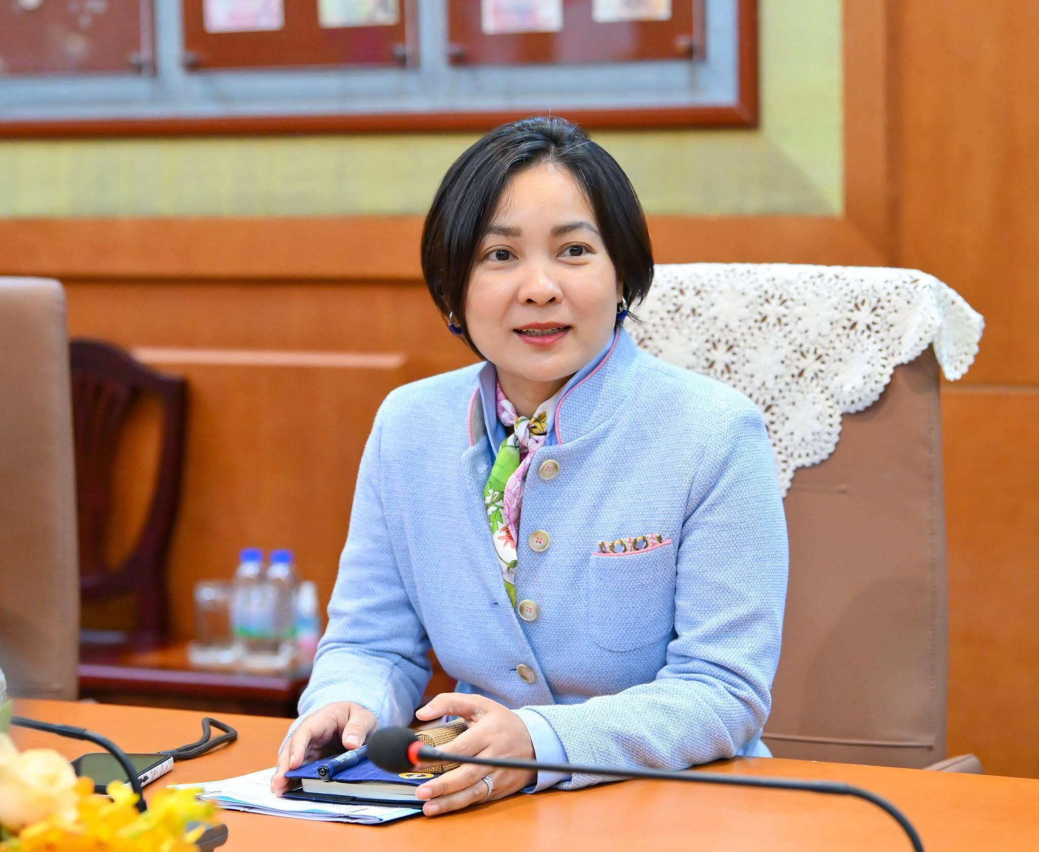 លោកជំទាវបណ្ឌិត ជា សិរី ទេសាភិបាល ធនាគារជាតិនៃកម្ពុជា