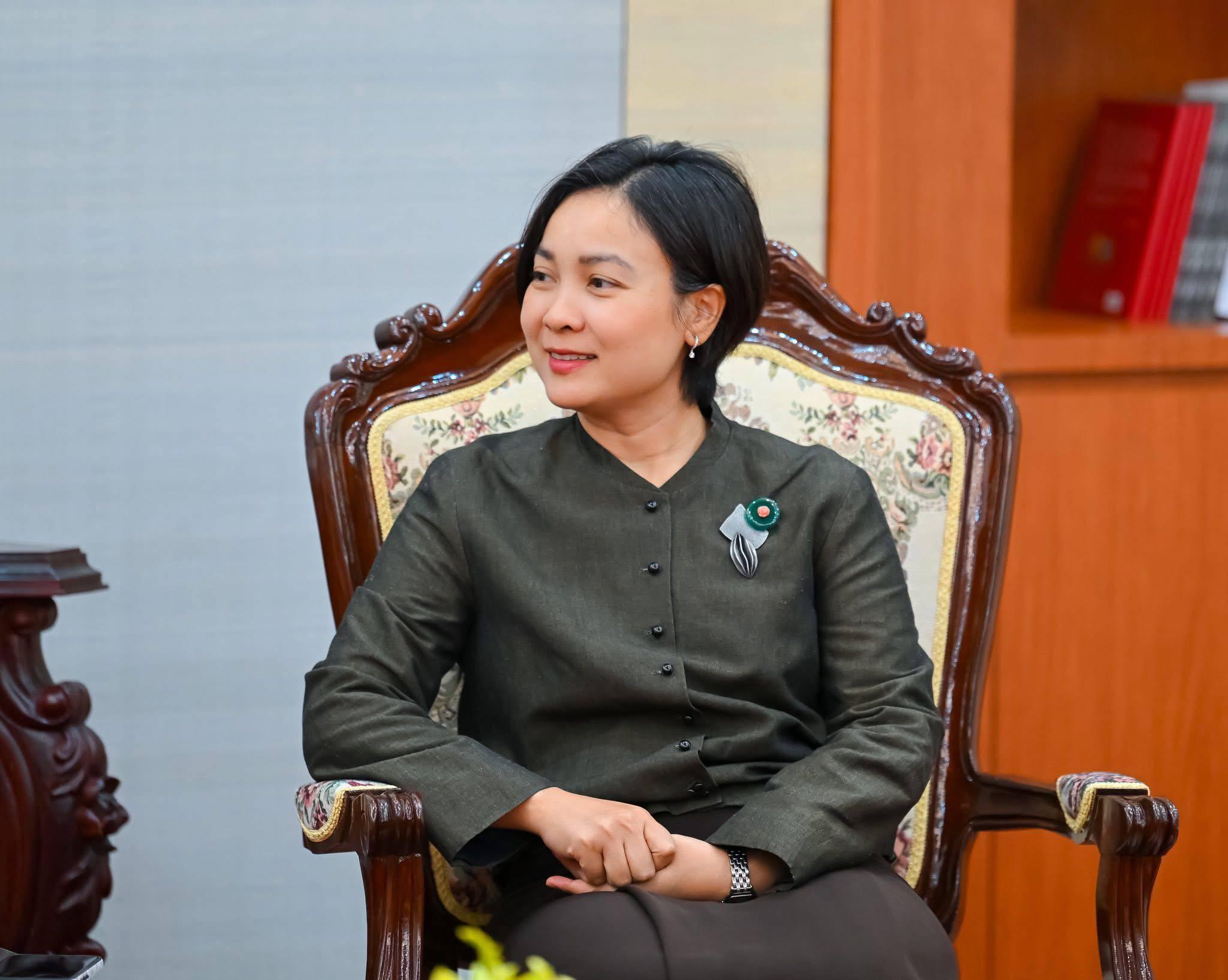 លោកជំទាវបណ្ឌិត ជា សិរី ទេសាភិបាល ធនាគារជាតិនៃកម្ពុជា